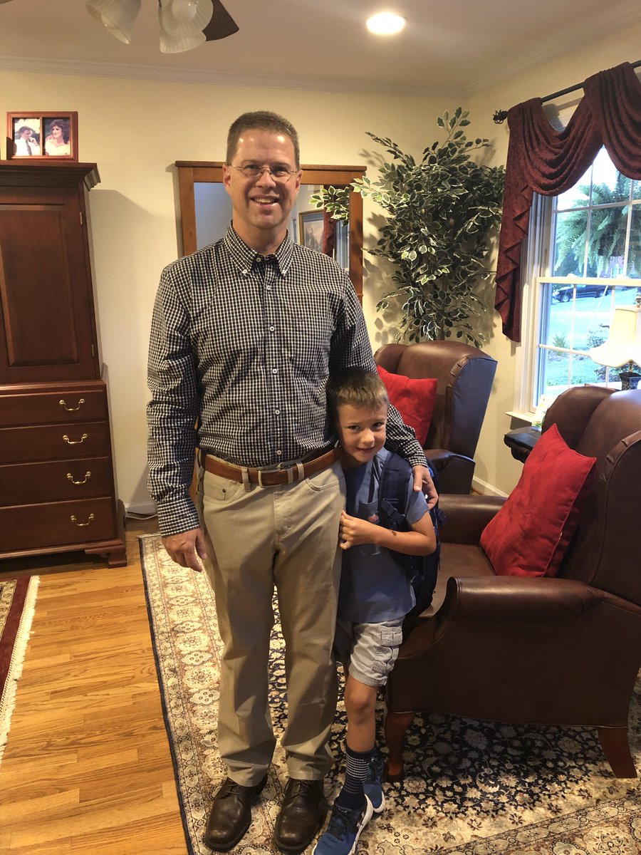 bmwbarbieva's tweet image. These two guys were ready bright and early this morning! @CburgPSPups @BburgHSBruins #MCPSfirstday @mcps_va