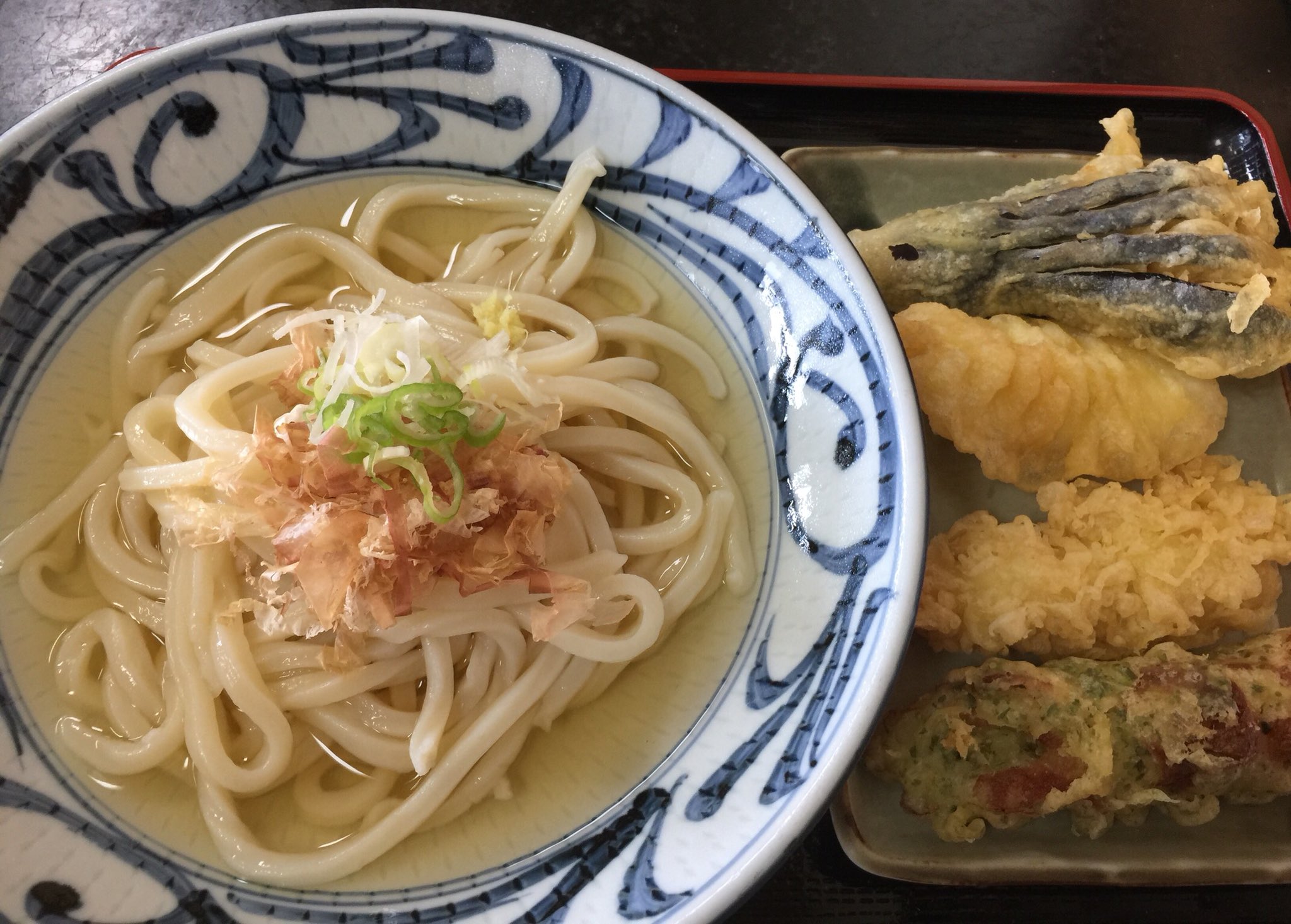 軸 A Twitter おいでよ岩手 さぬきうどん浅月 北上と花巻にある さぬきうどん浅月 コシのある麺 冷やしぶっかけのキリリとしたつゆ 蛇口からおかわりのつゆ お気に入りは たぬきにぎり 細かい天ぷらと黒胡椒が混ざって 濃いめのお味 T Co