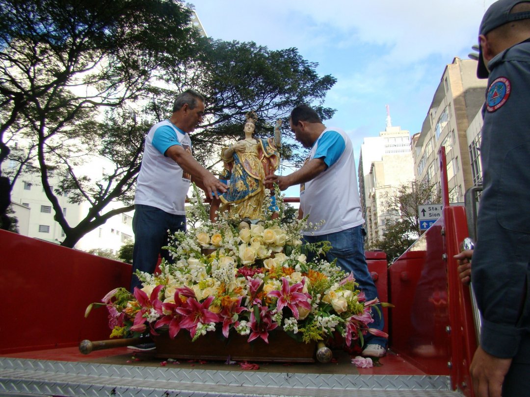 domWalmor's tweet photo. Quando nos unimos, nossas orações tornam-se mais fortes.  Rezemos juntos neste dia, quando recordamos a Assunção de Maria e celebramos a padroeira de BH, Nossa Senhora da Boa Viagem. Disse Jesus: “Onde dois ou três estiverem reunidos em meu nome eu estou ali, no meio deles.“ https://t.co/tiOr0dPIFg