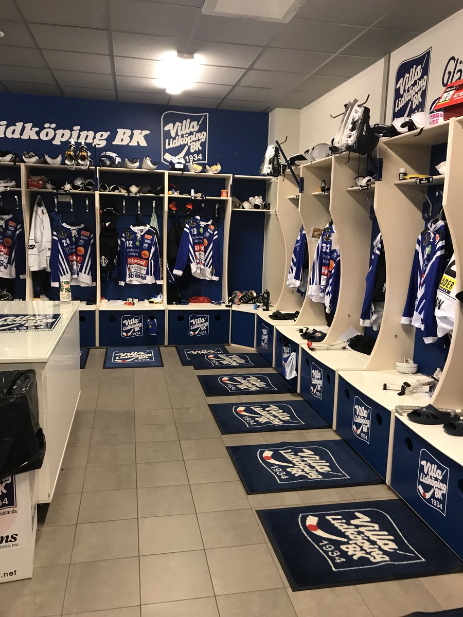 Ikväll ispremiär, omklädningsrummet förberett och klart 🤘 Nu kan säsongen officiellt börja! 
#VLBK #visomgörallt