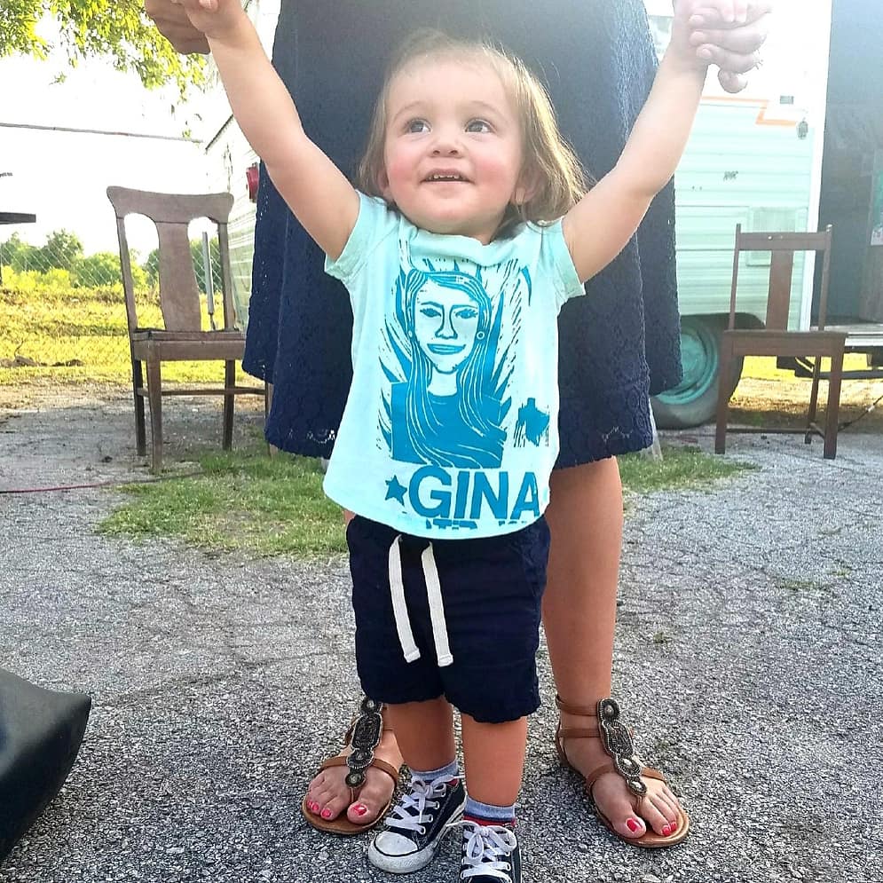 burntnopaltx's tweet photo. WUTTTT?!!! --- @GinaOrtizJones AND @joaquincastrotx at #SNAKEHAWKPRESS!!!! --- SWING BY OUR STUDIO AT 6:30PM (8/15) TO HEAR WHAT THEY ARE DOING TO HELP SHAPE THE FUTURE OF TX!!
*
*
LIVE SCREEN PRINTING Y COLD BEER --- BYOTEE --- SEE YALL THERE!! --- 144 ZAPATA SATX 78210 https://t.co/yrbEnX0MXe
