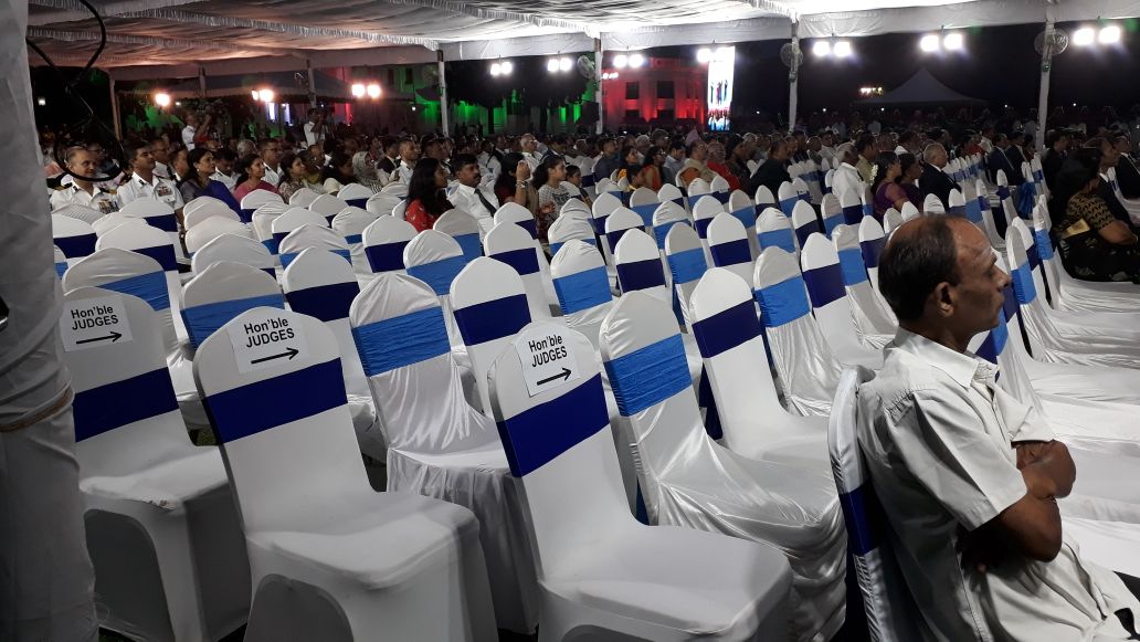 Mr_Sivashankar's tweet image. தலைமை நீதிபதி பதவியேற்பு விழாவில் நீதிபதிகள் அவமதிக்கப்பட்டதால் ஆளுநர் மாளிகை தேனீர் விருந்தை நீதிபதிகள்  புறக்கணித்தனர்.

@madhavpramod1
@Priyan_reports
@Ahmedshabbir20
@mannan_prakash
@savukku
@sanjusadagopan
@Mugilan__C

#GoodExamples