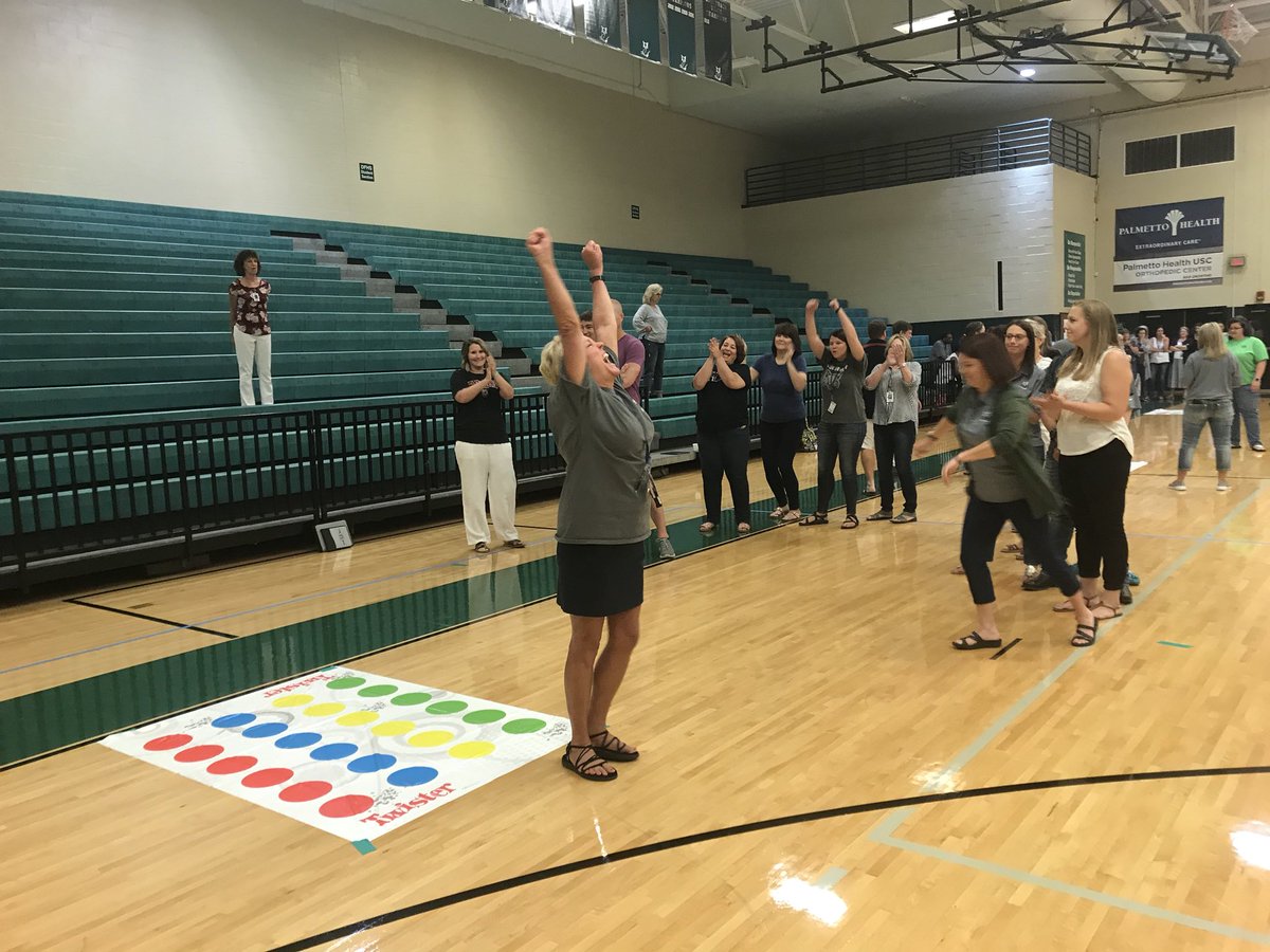 MrsJacksonDFHS's tweet photo. We are twisting our way into a new school year @dutchforkhigh #PrideIn5 #DFTeacherLife https://t.co/vEntFcbozU