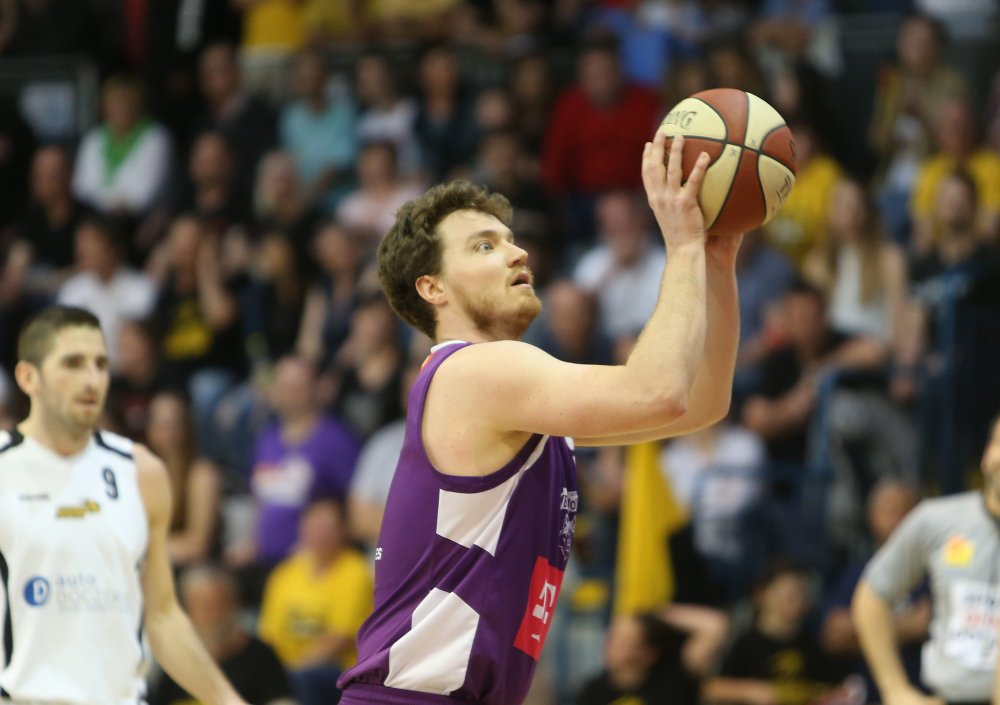 ABL_Basketball's tweet photo. Kapitän Philipp #DAngelo führt die @DC_Timberwolves auch in der 1. Liga an.
„Pippo ist neben seinen spielerischen Fähigkeiten auch abseits des Courts sehr wichtig für den Verein", so Manager #Saracevic.
#hochspannung #ABLTransfers https://t.co/j4xkVqRVpy