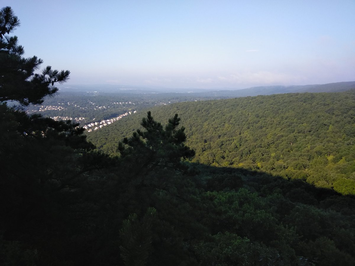MarkMoroge's tweet photo. Sun rising over schunemunk https://t.co/WAmHtQloIy