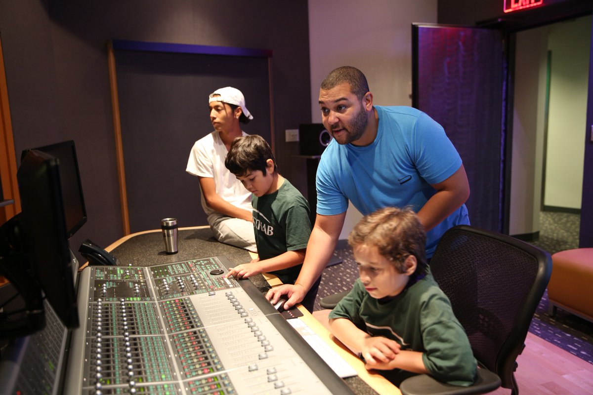 jbfc_ny's tweet photo. Animation, sound recording, green screens, and more! Yesterday we welcomed a group of students from @Westhab1981 for a fun-filled and creative day of media making. We have Community Group Day Visits running all week at the #JBFCLab
#JBFCedu #AtTheJBFC https://t.co/QqYESFR30Z