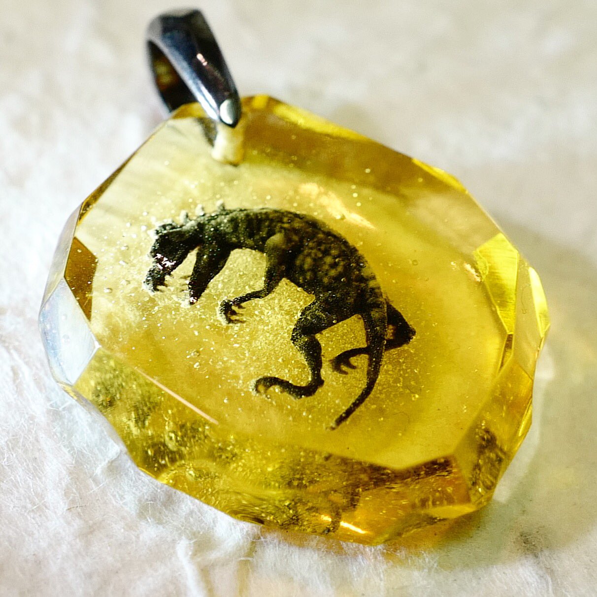 1cmの宇宙ナカダマサヒデ ペンダントトップ ティラノサウルス恐竜ガラス