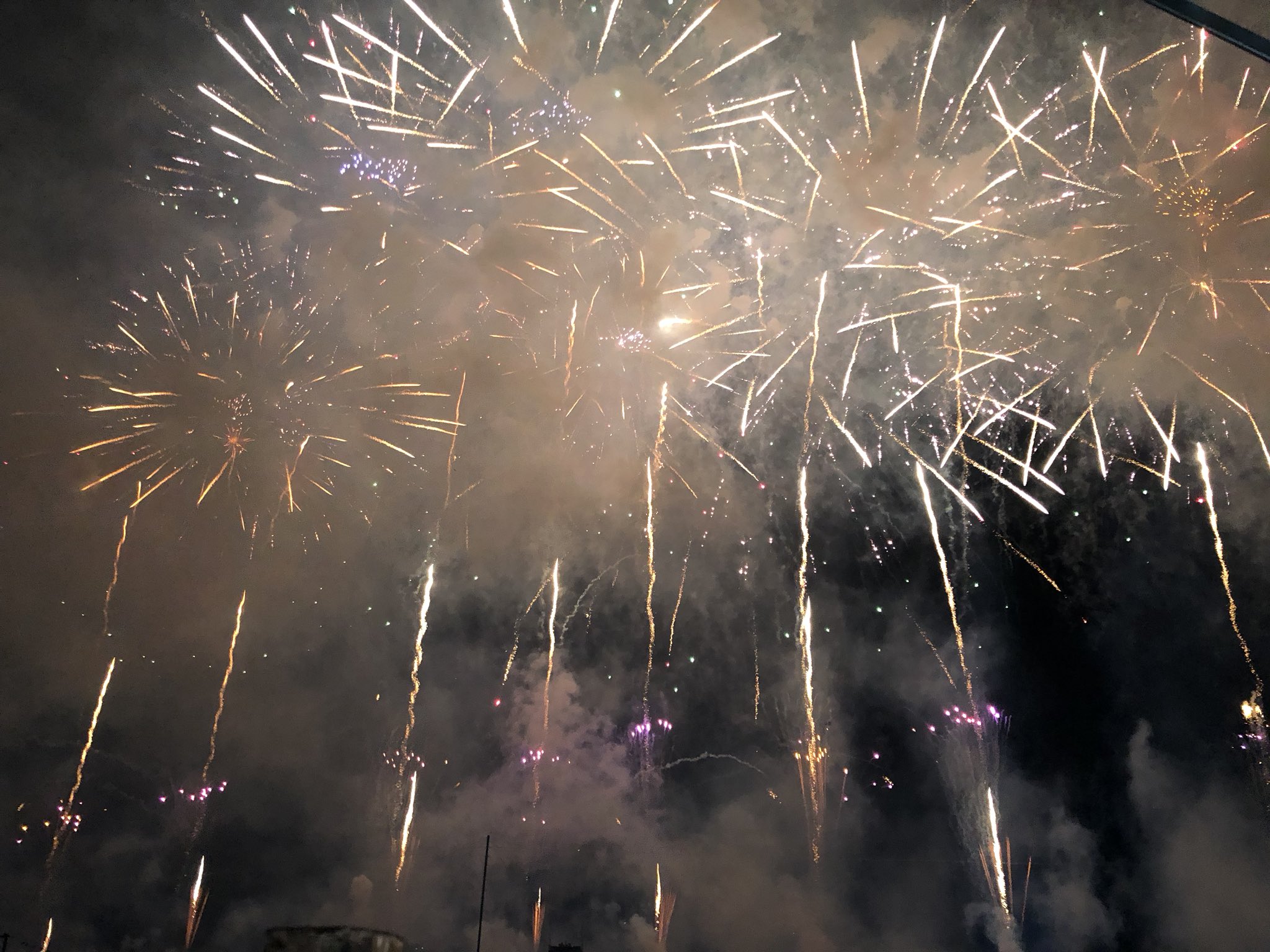 柴田阿弥 Ayashibata 諏訪湖祭花火大会終わりました 70回記念の司会という大役でしたが諏訪 市の皆さんにとても良くして頂き勤め上げました みなさんにも花火おすそ分け 今年の夏の最高の思い出できた ありがとうございました 諏訪湖花火大会