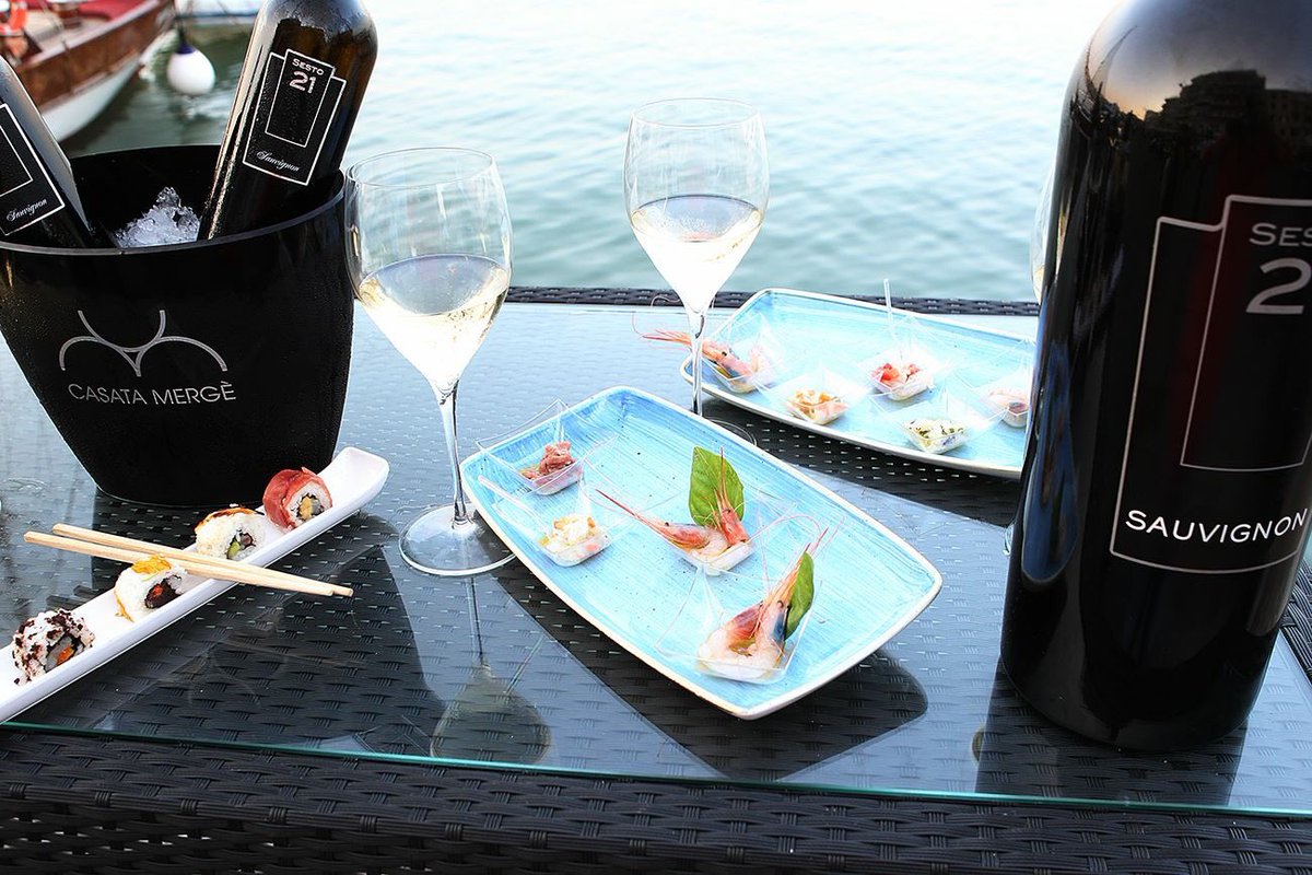Casata_Merge's tweet photo. Prosegue il tour "Aperitif Cool" di Casata Mergè !
È la volta del Tender to Romolo Cafè al porto di Anzio.
Buon Ferragosto da Casata Mergè
👉🏻NEW SHOP ONLINE 👉🏻  https://t.co/DPLEPhW3sB 
#CasataMergè #AperitifCool #GreatEvents #TenderToRomoloCafè  #Anzio https://t.co/cdKqMM0WPl