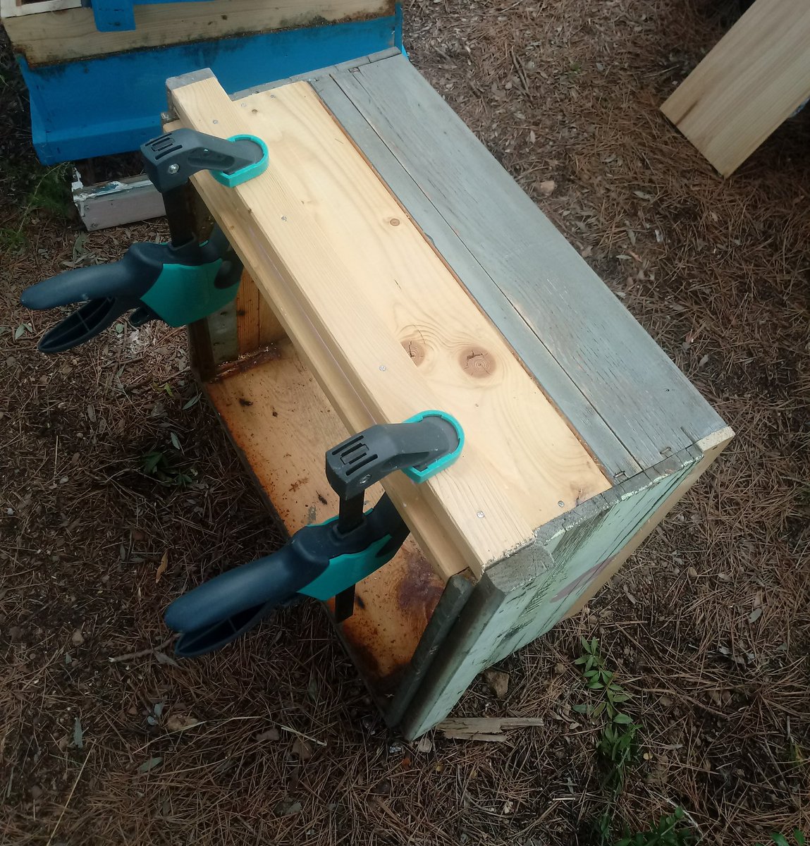 Abelles3's tweet image. Summer #organic #beekeeping: Time to restore our old #Langstroth #beehives. @FertPaul @UNAFapiculture @apimondiabees @britishbee @Scotbeekeepers @sheffbeekeepers @NorfolkHoneyCo @LondonBeeKeeper @AEApicultores @_CONAPI_ @nathoneyshow @UFhoneybeelab @fiblorg @ApiBio2016