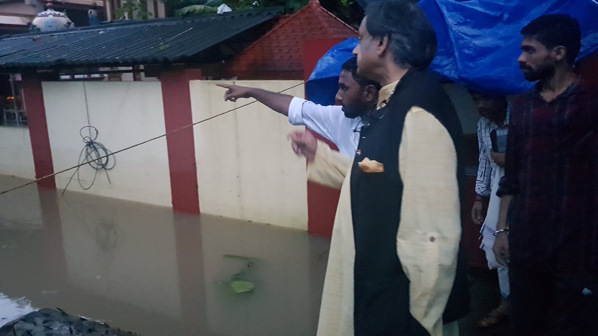 ShashiTharoor tweet picture