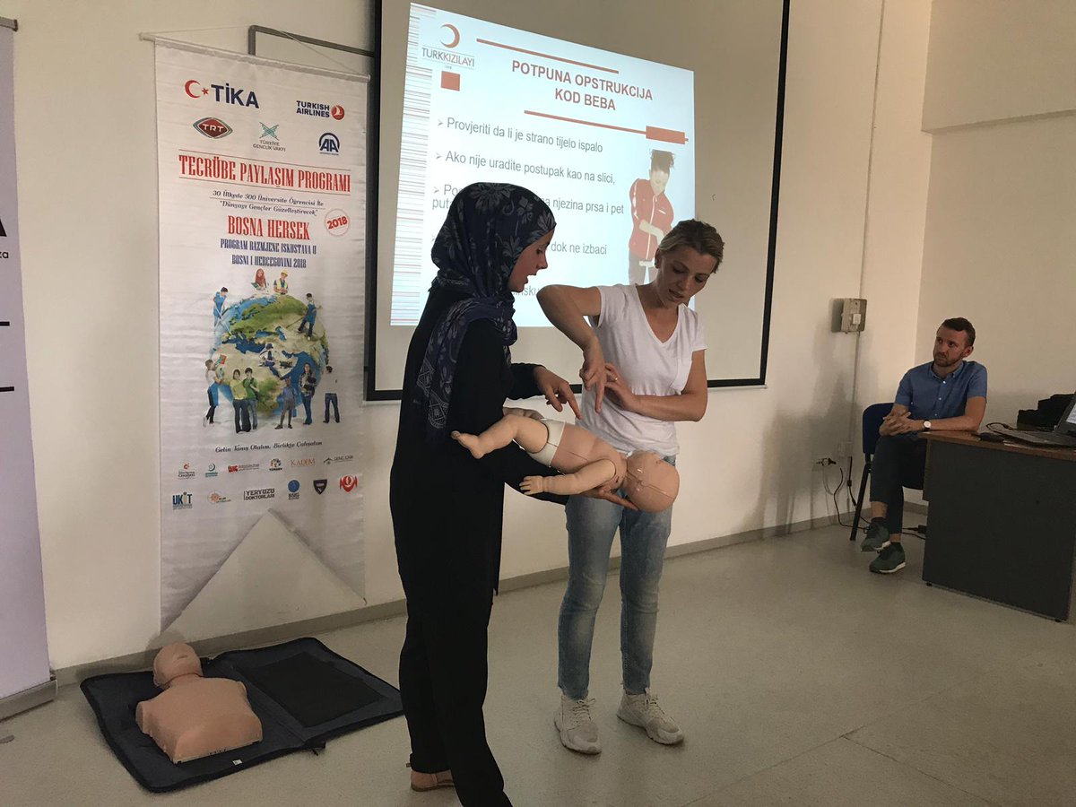 Tika_Bosnia's tweet photo. TIKA-ini volonteri prisustvovali edukaciji iz prve pomoći. Edukacija je realizovana od strane dva eksperta koji su edukovani za edukatore prve pomoći u okviru programa #ATKAP, koji se od 2017. godine sprovodi od strane #TIKA-e u saradnji sa Kızılay-om i AID-om. https://t.co/0EVNylVmRI