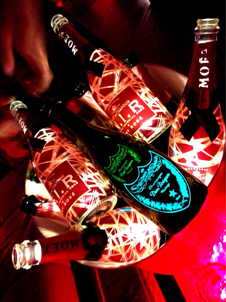 _4_Wi's tweet image. 今夜は大阪で飲んでおります🍾