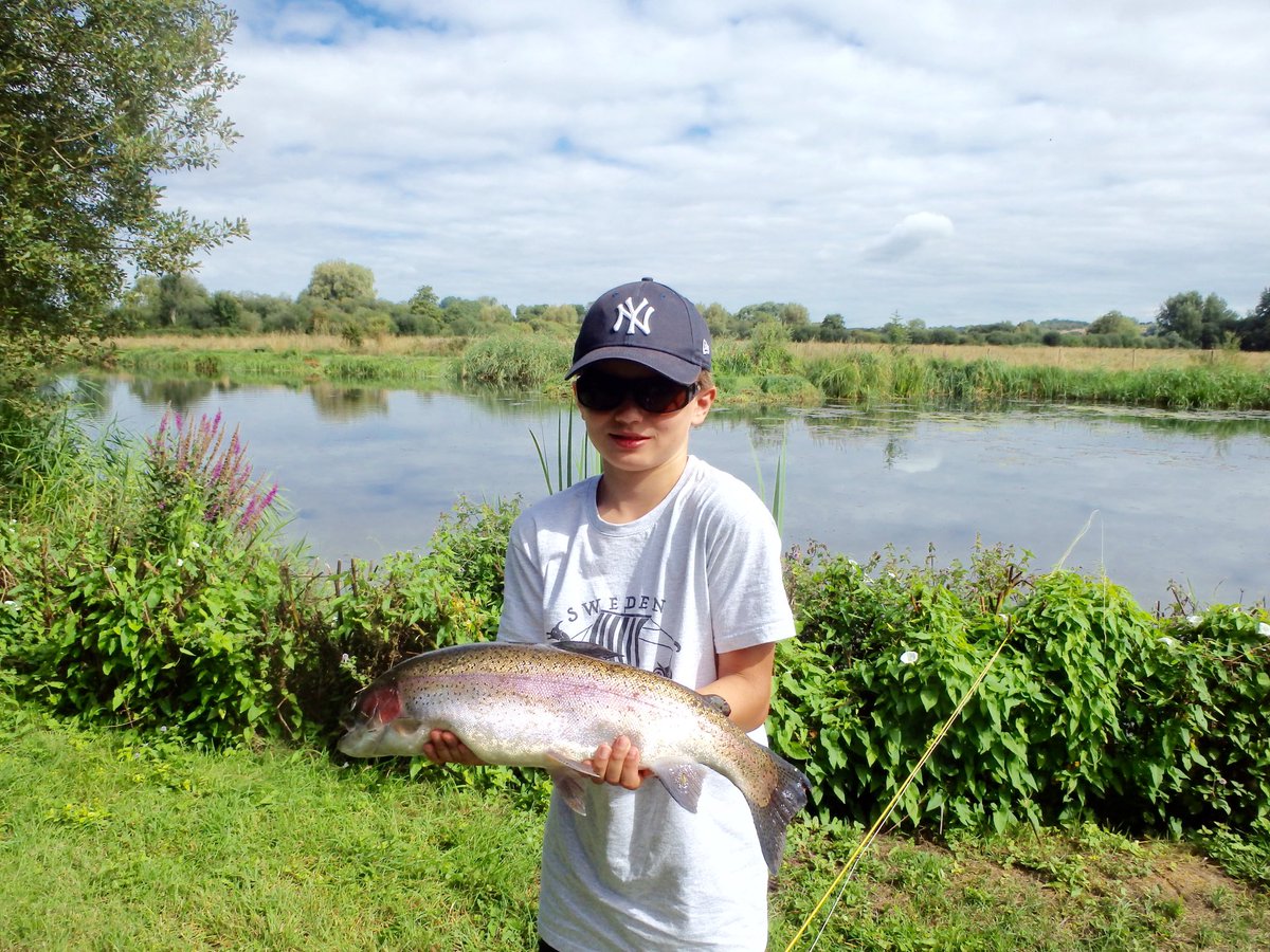 ANGLRfishingapp's tweet photo. RT @grahamwaterton: Grandfathers birthday present for Henry ... learn to flycast and he did well enough to catch a few good fish.#FlyFishing #ChalkStream #oneforthepot @bossingtonest8 #startemyoung #hookedforlife https://t.co/QR8fTRqt6r