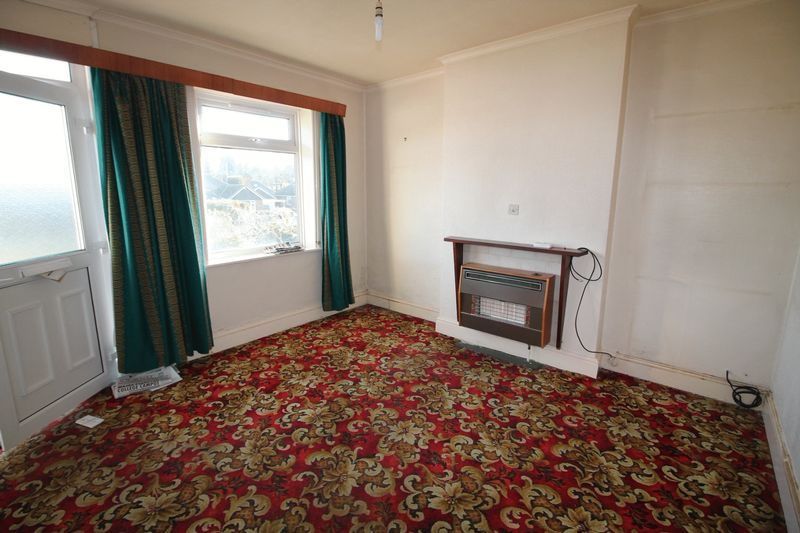TACAuctionsWM's tweet photo. GOING TO AUCTION! 🙋‍♂️ This spacious end of Terrace House is located in #Wrockwardine Wood #Telford. Offering 2 double bedrooms as well as off road parking, it's an opportunity not to be missed! Great first buy or investment!
https://t.co/YBFoJw1HkG https://t.co/KauiYzkQqf