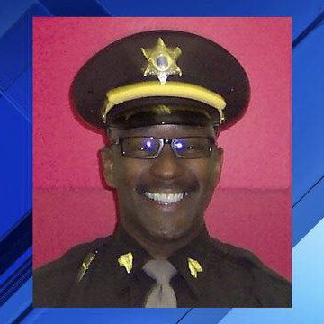 JudgeBraxton's tweet photo. Our thoughts and prayers are with the Biological and Brown families of Wayne County Sheriff Sgt. Lee Smith. ~Team JKB

#JudgeKarenBraxton #WayneCountyCourthouse https://t.co/f0gEWfM4QL