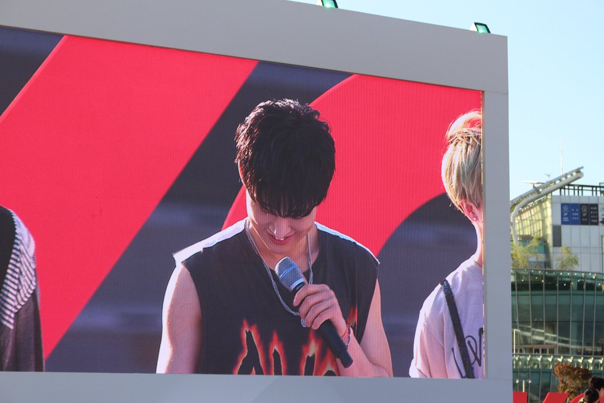 springtime131's tweet photo. the few pictures I took at #PiKONICDAY with my camera
I miss this day so much, can I go back please 😭😭
#iKON #아이콘 #김한빈 #BI https://t.co/uzjBGtY0Hm