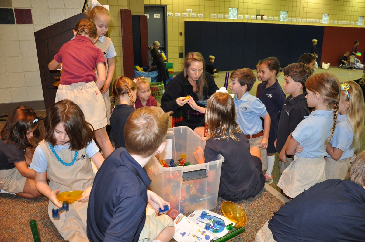 SchenckSchool's tweet image. Hanging out during morning carpool and making new friends...or reconnecting with old! Welcome, students! #TSSFirstDay