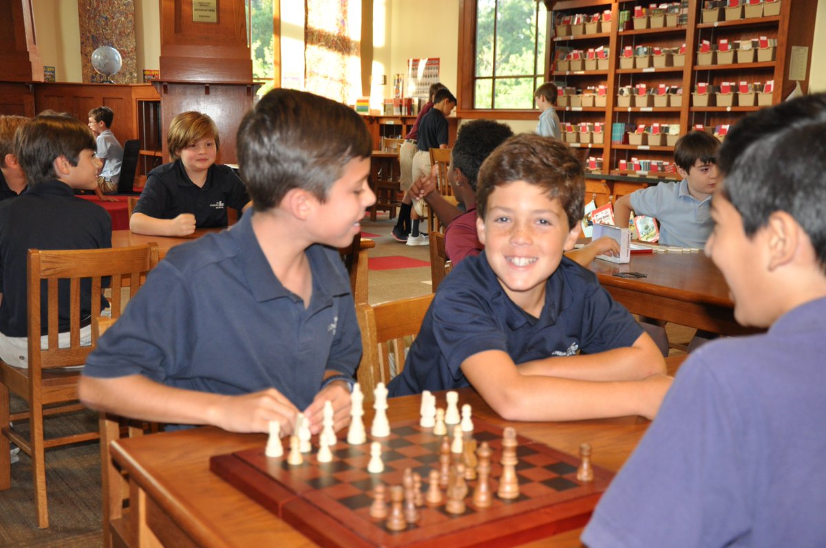 SchenckSchool's tweet image. Hanging out during morning carpool and making new friends...or reconnecting with old! Welcome, students! #TSSFirstDay