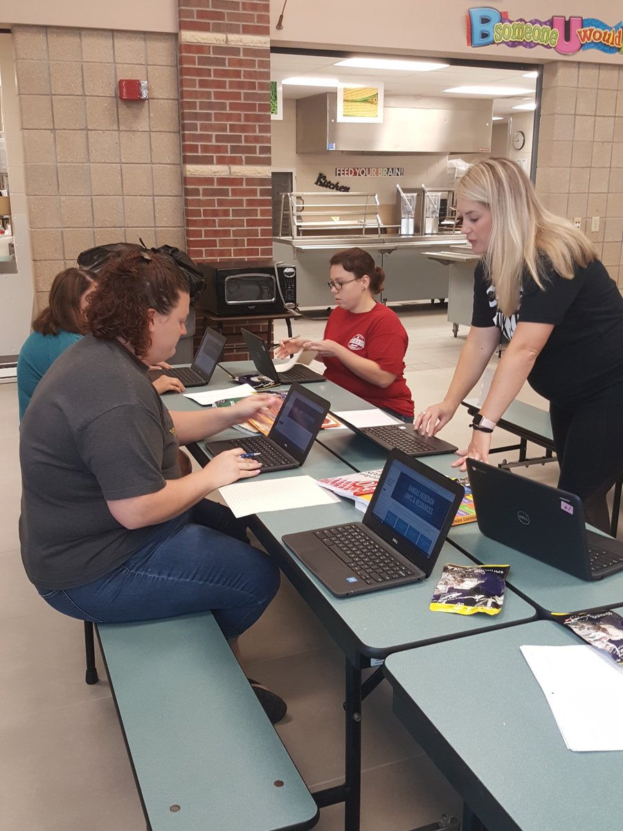 MBrownEdTech's tweet photo. Staff at @CottonwoodElemare are exploring the 4 pillars of #ksredesign in a personalized way. Thanks for a great plan from our pilots @Hachen2nd, @CES5thFox, @Mrs_Ralston, and Hilary! https://t.co/KuFRe6bziY