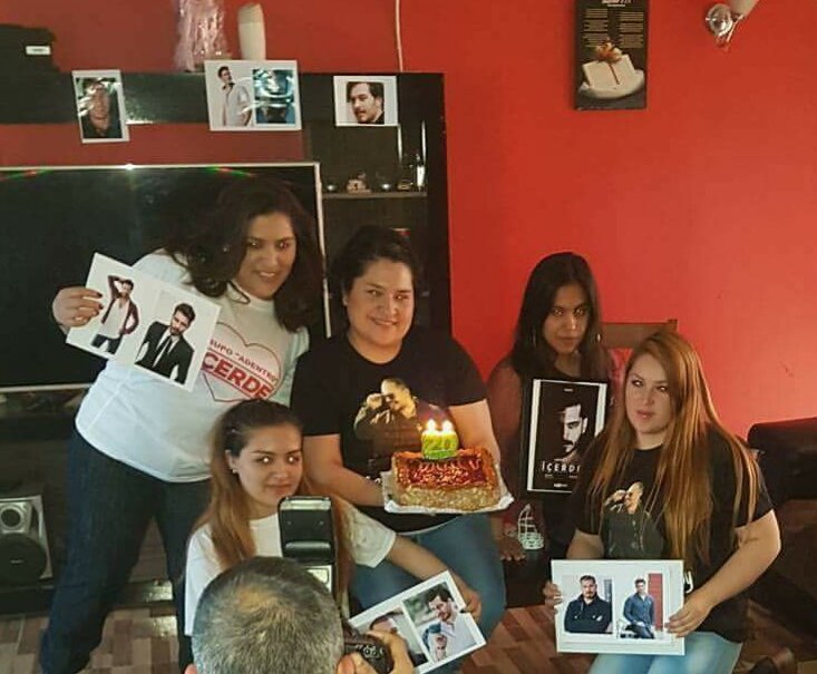 AngelMa14675875's tweet photo. El clan #ulusoy qodian a las #femir y reportar las cuentas de las #hazcag sin importarle que al final son fans de #ÇağatayUlusoy
Asi como ellas reportan vamos  a reportar sus cuentas a estan que son una verguenza de llamarse fans del potro solo viven mas pendiente de las #femir https://t.co/kN4Bp5UOCT