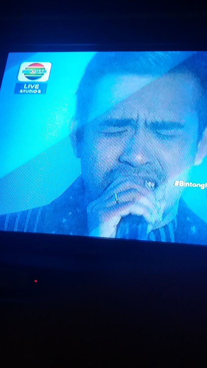 Keburu ngantuk tp nyempetin lht ini dl "dia"😍😍😀Di suatu hari tanpa sengaja kita bertemu.Aku yang pernah terluka kembali mengenal cinta Hati ini kembali temukan senyum yang hilang
Semua itu karena dia😉
<a href="/FildanDa41/">Fildan Da4</a>
#MGFBP5WithFildan