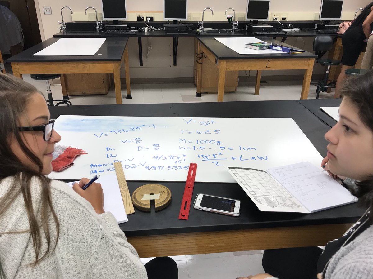WildcatMHS's tweet image. Math 4/Physics cross-curricular course finding volume of irregular objects #WildcatPride #MyChoiceMayfield #complexproblemsolving