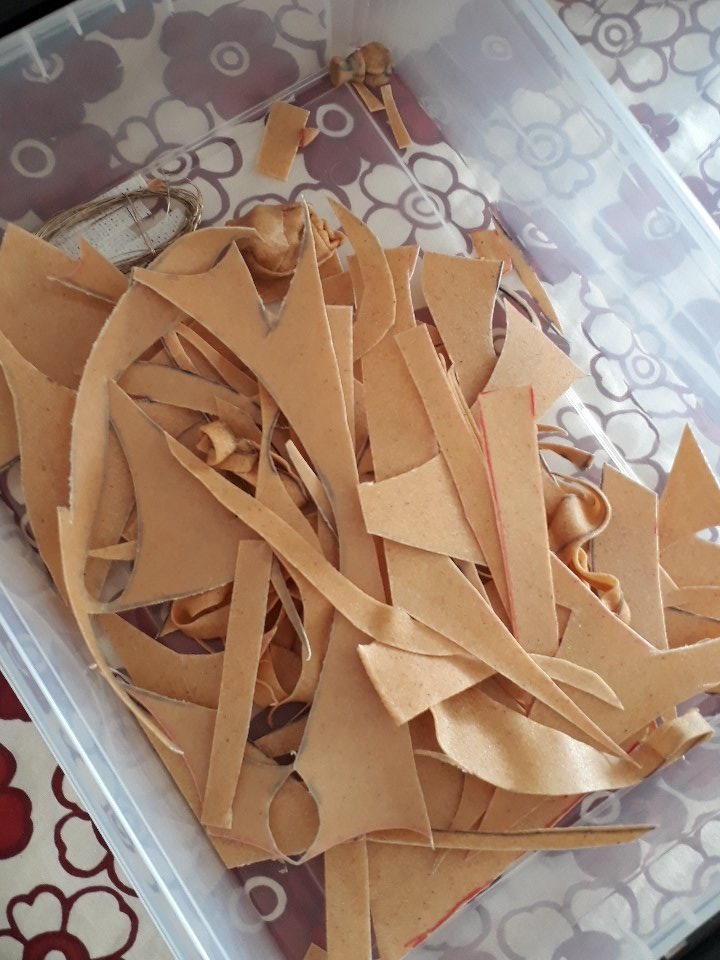 DcastEye's tweet photo. Anyone wants worbla scraps? https://t.co/950weh1VD9