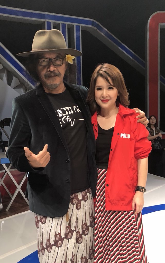 Kalau dengan foto ini pun Pilpres gak damai, berarti bangsamu sungguh t e r l a l u ...