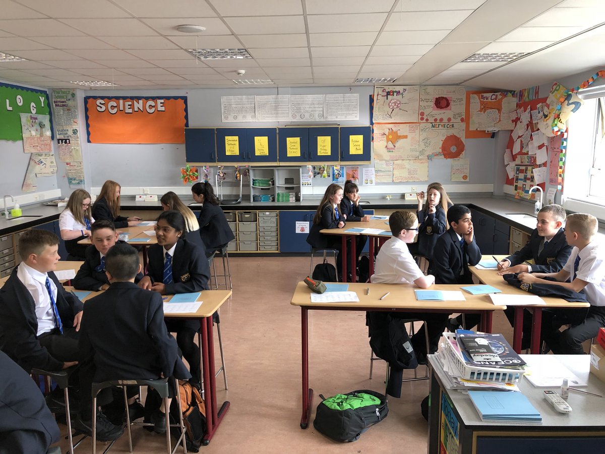 OHara_Biology's tweet image. 1N entered Lab 1 for the first time today!! 👩🏻‍🔬👨🏻‍🔬 These budding young scientists enjoyed some cooperative tasks getting to know each other and sharing their excitement and worries as they start S1. #firstdayofhighschool #1NScience #bekind #newfriends