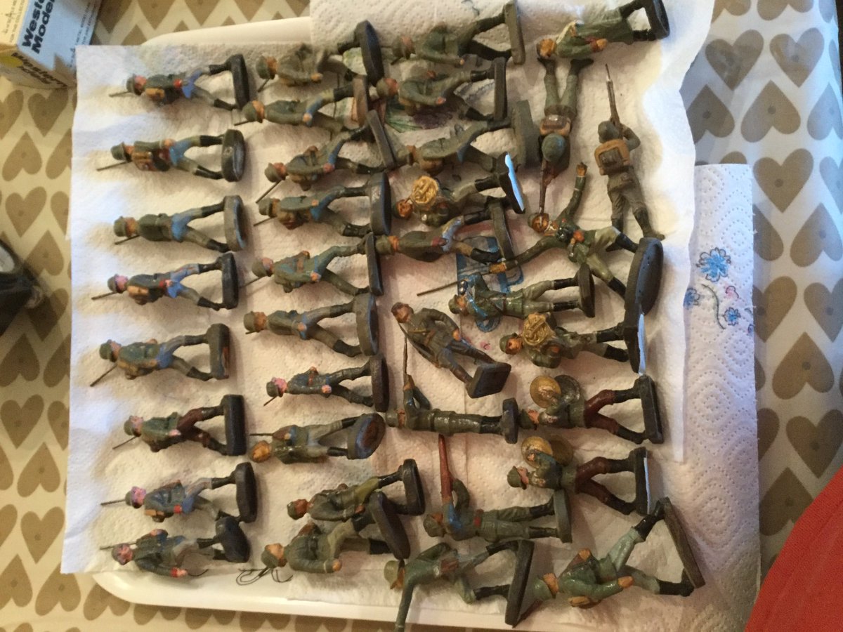 RangeDays's tweet image. A nice pre-war German Elastolin collection we purchased this morning. Some of the rarer figures and in superb condition.  The collection was gathered post-war by a British soldier then serving in Germany.