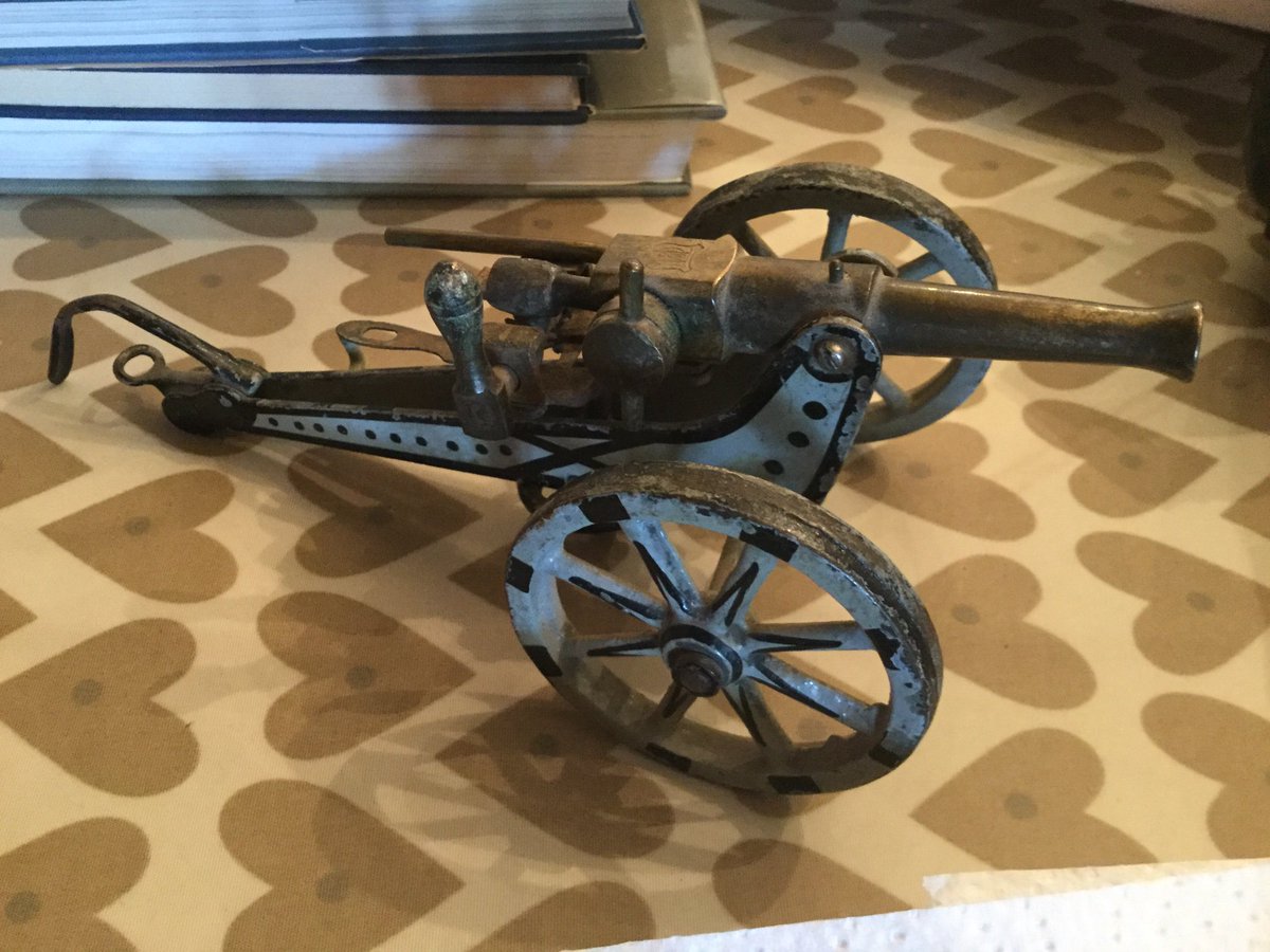 RangeDays's tweet image. A nice pre-war German Elastolin collection we purchased this morning. Some of the rarer figures and in superb condition.  The collection was gathered post-war by a British soldier then serving in Germany.