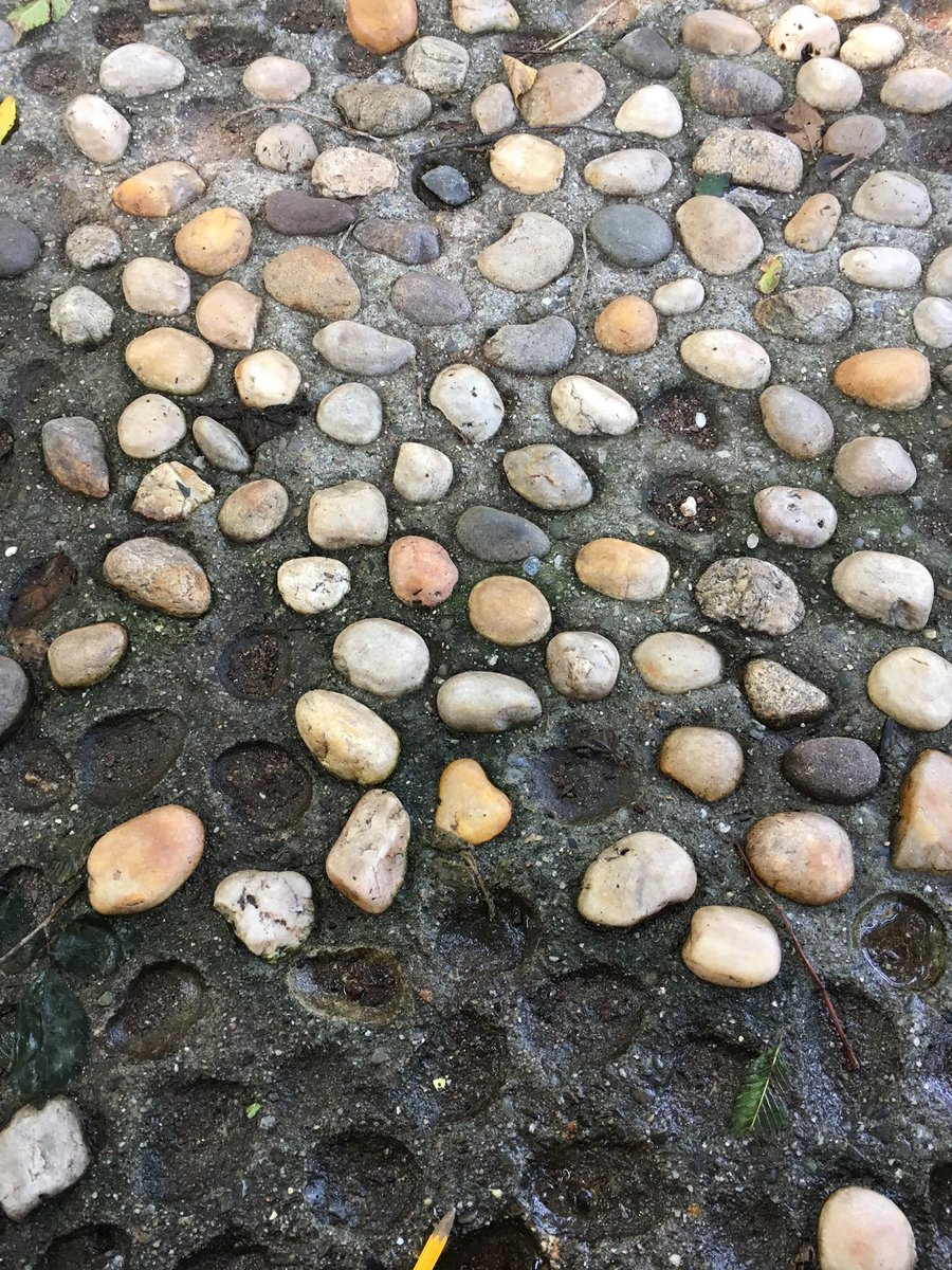 alanewinner's tweet photo. Some rocks went missing https://t.co/v9HFTBOJks
