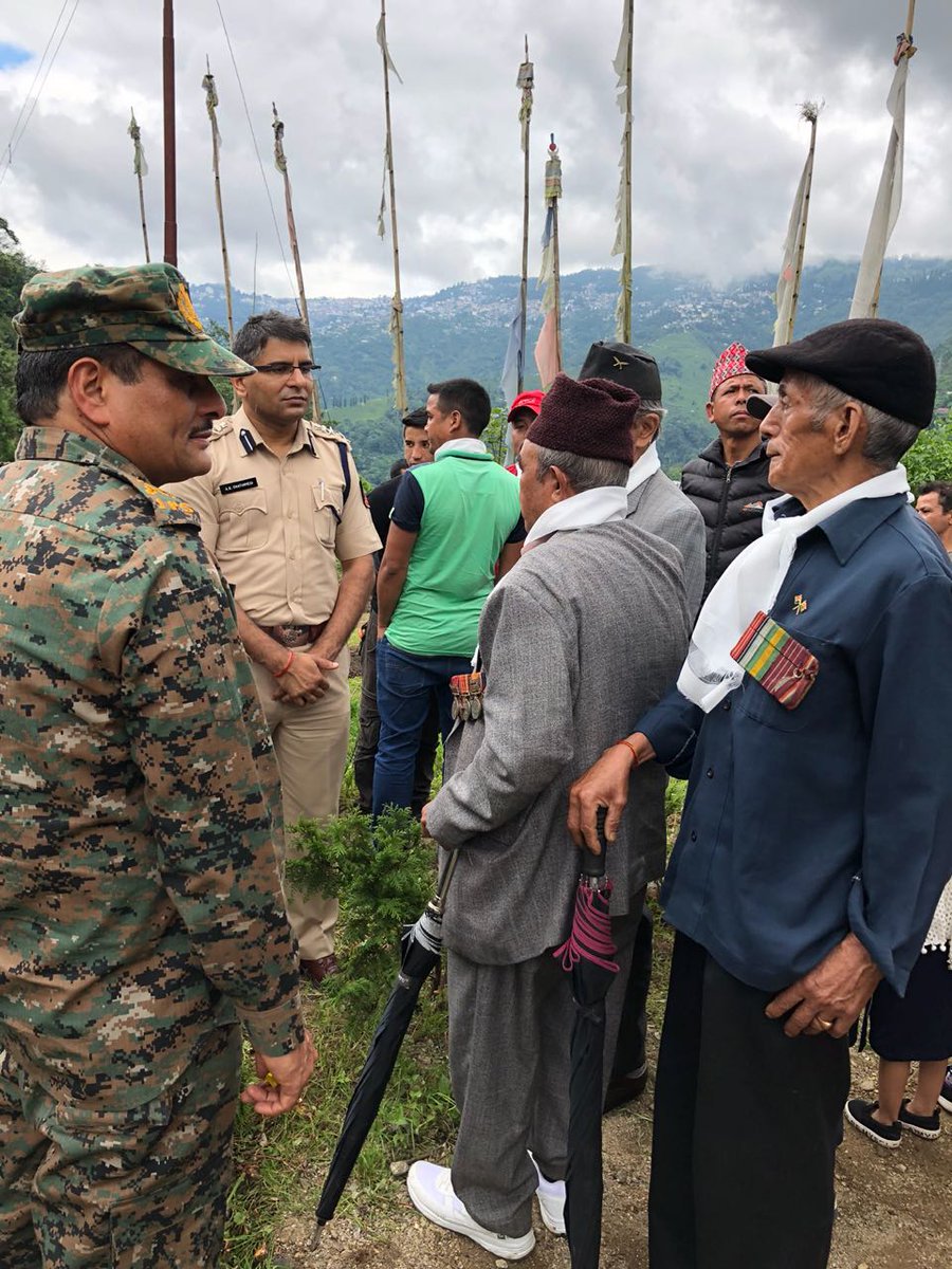 darjilingpolice's tweet photo. As part of #IndependenceDay celebrations #DarjeelingDistrictPolice visited distributed sweets in remote villages. About 10000 sweets distributed as part of one of the biggest public outreach program @WBPolice @MamataOfficial https://t.co/vp2s8F6oqX
