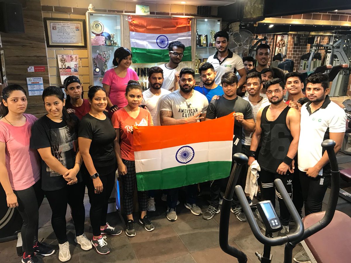 OfficeOfJeet's tweet photo. Today #Celebrating #IndependenceDayIndia #Rajghat #NewDelhi with Guru Ji #MrWorld @ParasIndianLion Ji and #gym #Friends
Jai Hind Jai Bharat !!!!
Meri Shaan Mera Tiranga 🇮🇳🇮🇳🇮🇳
#ILoveMyIndia 
#JeetpalYadav #RahulGandhi #ParasGupta 
@RahulGandhi @BeingSalmanKhan @iamsrk https://t.co/K6keZDnLnu