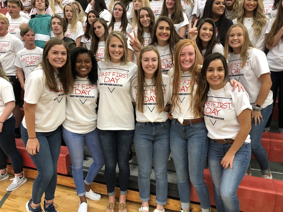 aubrey_ahs's tweet photo. It’s the Senior Class of 2019’s Last First Day! #Chapsgoback #aubreyproud #AHSclassof2019 https://t.co/bYLnnCysM8