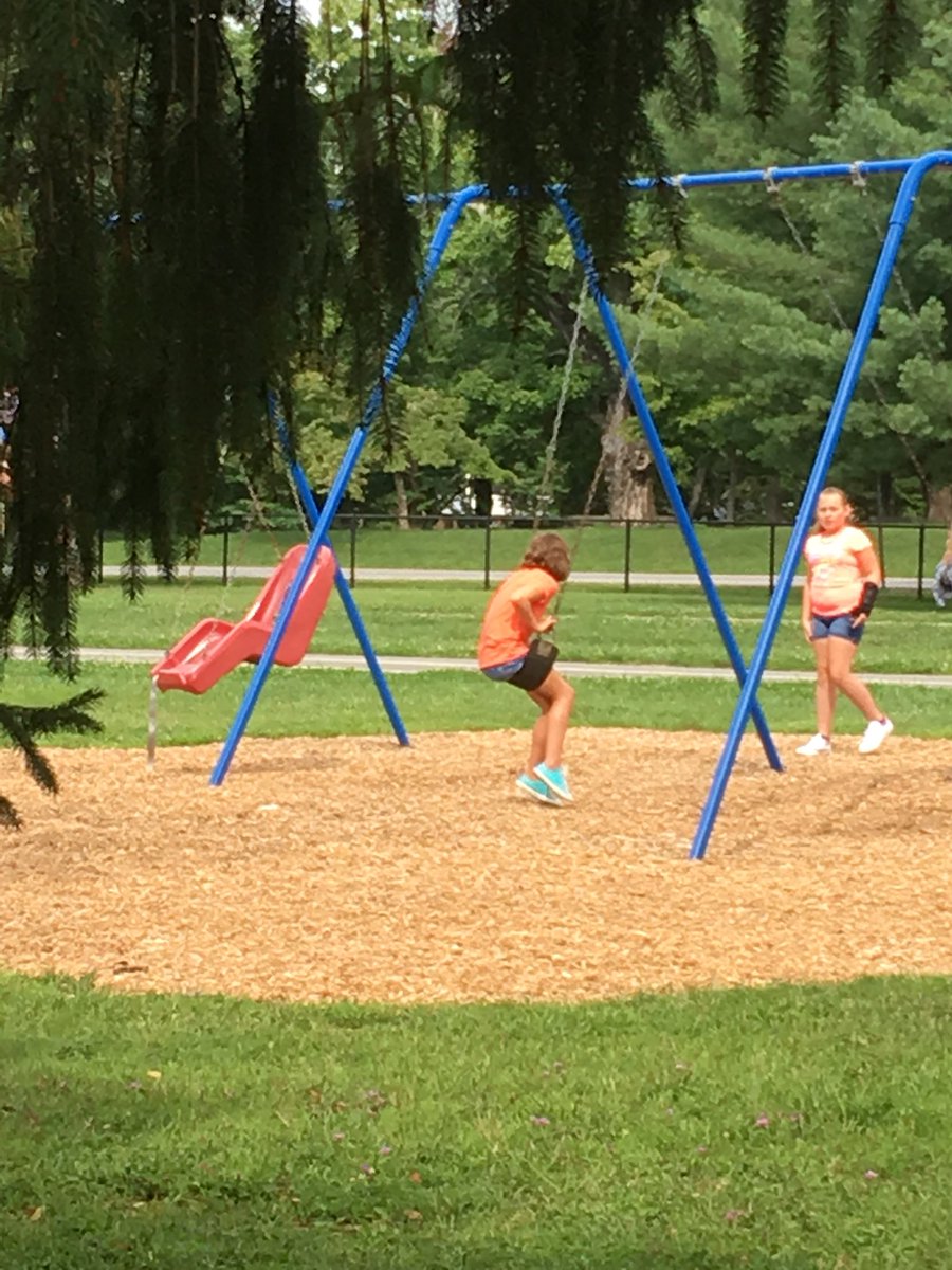 LoisTGraham's tweet image. Love the extra recess time at Beeks.  #MCPSfirstday