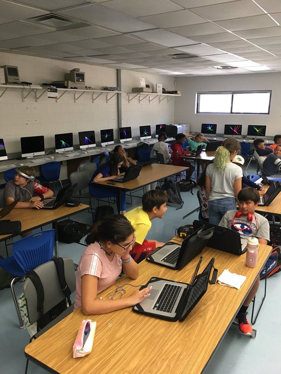 Mr_MathienPKY's tweet photo. @Google has some great tech curriculum for teachers wanting students to learn about their apps. My 7th graders are making “choose your own adventure stories” in slides and brainstorming in docs. https://t.co/CmqBVpYQLl