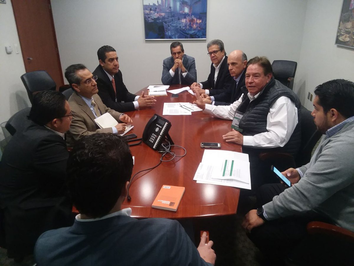 PatricioRoblesL's tweet photo. Sostuve una reunión con el Subsecretario @JorgeZertuche_  para tratat el tema de los pagos pendientes estuve acompañado del Director Regional @ASERCA_DRNO , Rolando Zubía y @ChuyValdesP  de @saygsinaloa https://t.co/5GSOjxccKs