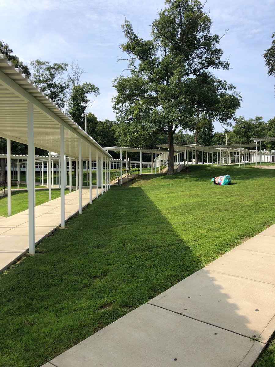 AshlandBlazer's tweet photo. Welcome to the most beautiful and exciting campus in the world!  Day one at Blazer is off to a fantastic start!  #AshlandProud #letsrockthis https://t.co/AZmNwTSkiy