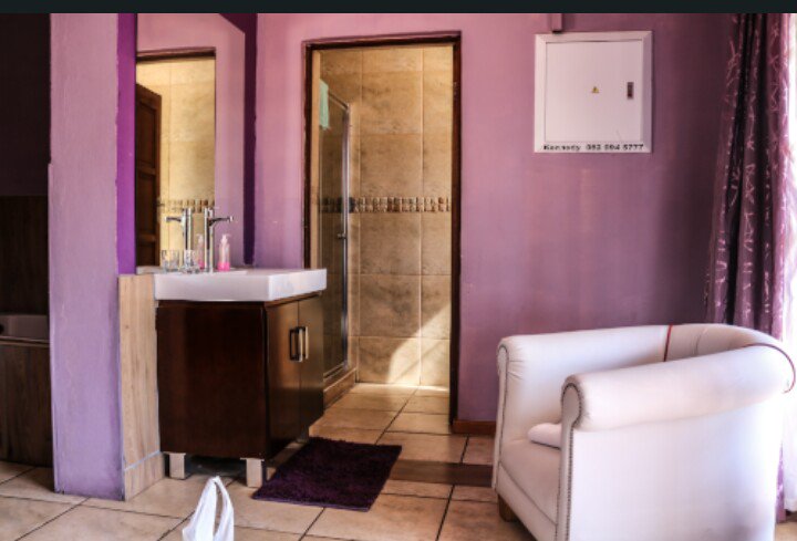 EmziniH's tweet photo. We offer clean spacious 15 luxurious rooms, all with air-conditioning, fridges, microwave and DSTV.Walking distance to the both Malls (waterfront and Mimosa Mall) We are a walking distance to Free State Stadium and Macufe main arena https://t.co/CUdHW7xqKh