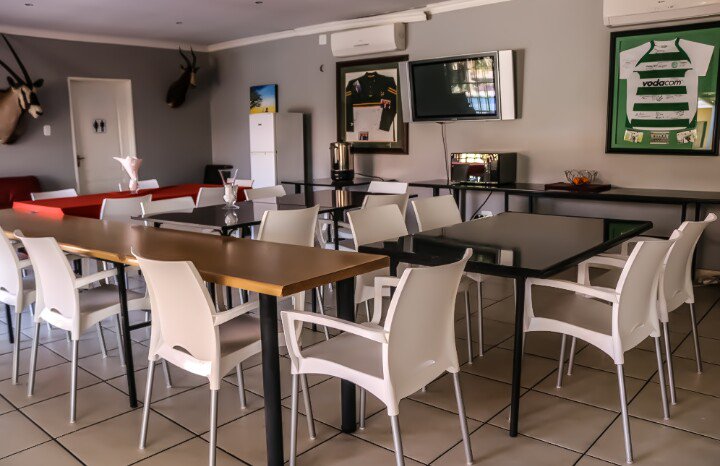 EmziniH's tweet photo. We offer clean spacious 15 luxurious rooms, all with air-conditioning, fridges, microwave and DSTV.Walking distance to the both Malls (waterfront and Mimosa Mall) We are a walking distance to Free State Stadium and Macufe main arena https://t.co/CUdHW7xqKh