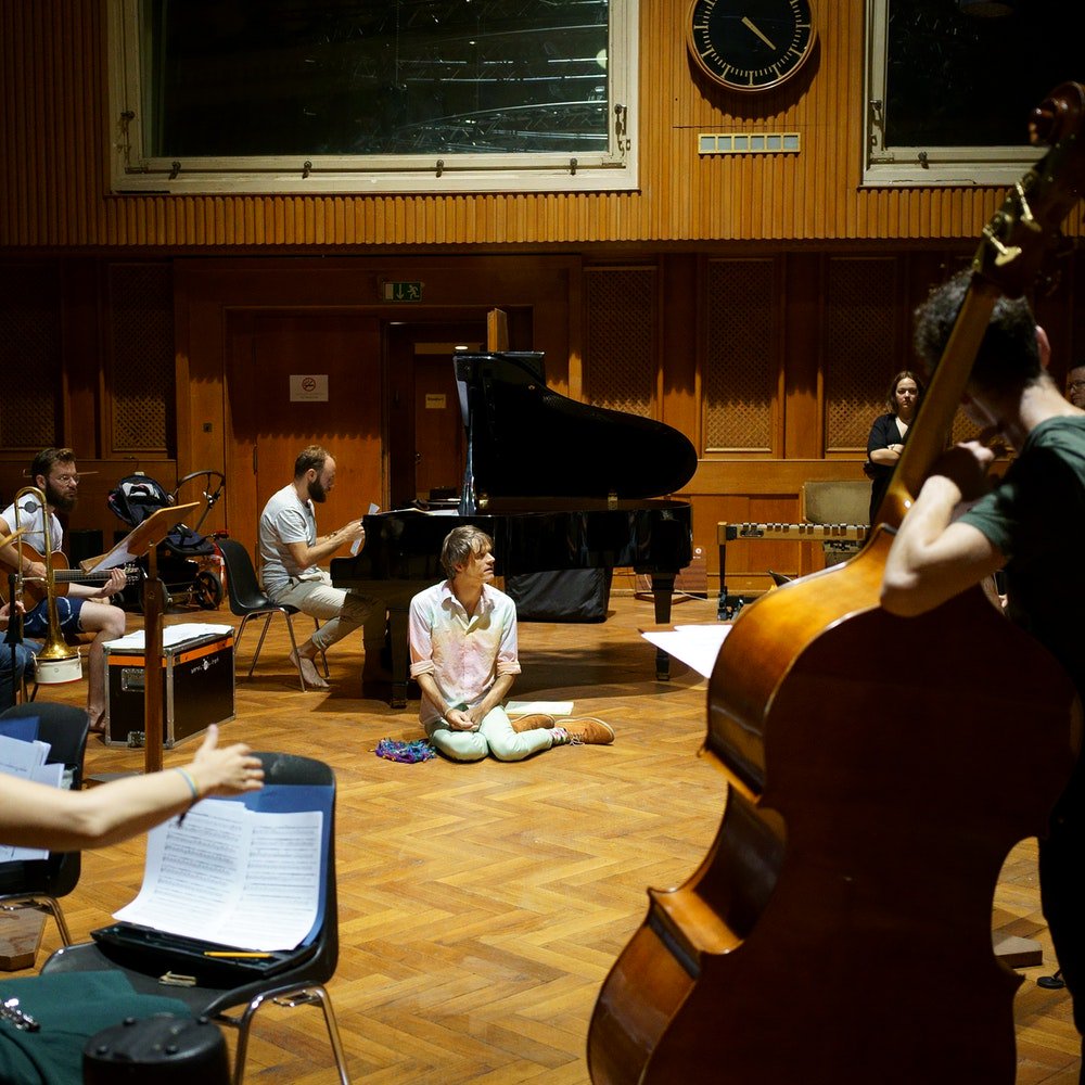 37d03d's tweet photo. .@gregsaunier (@deerhoof) with @andrederidder &amp; @wearestargaze takes us into their Beethoven rehearsal 👂https://t.co/J1eK3TTV0l #37d03d #peopleBerlin https://t.co/c5J4Rb0Anu
