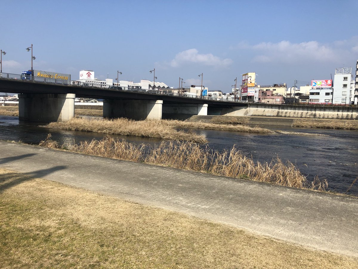 よしを ドカちゃんは今頃県北にある川の土手の下で盛り合っているんやろか