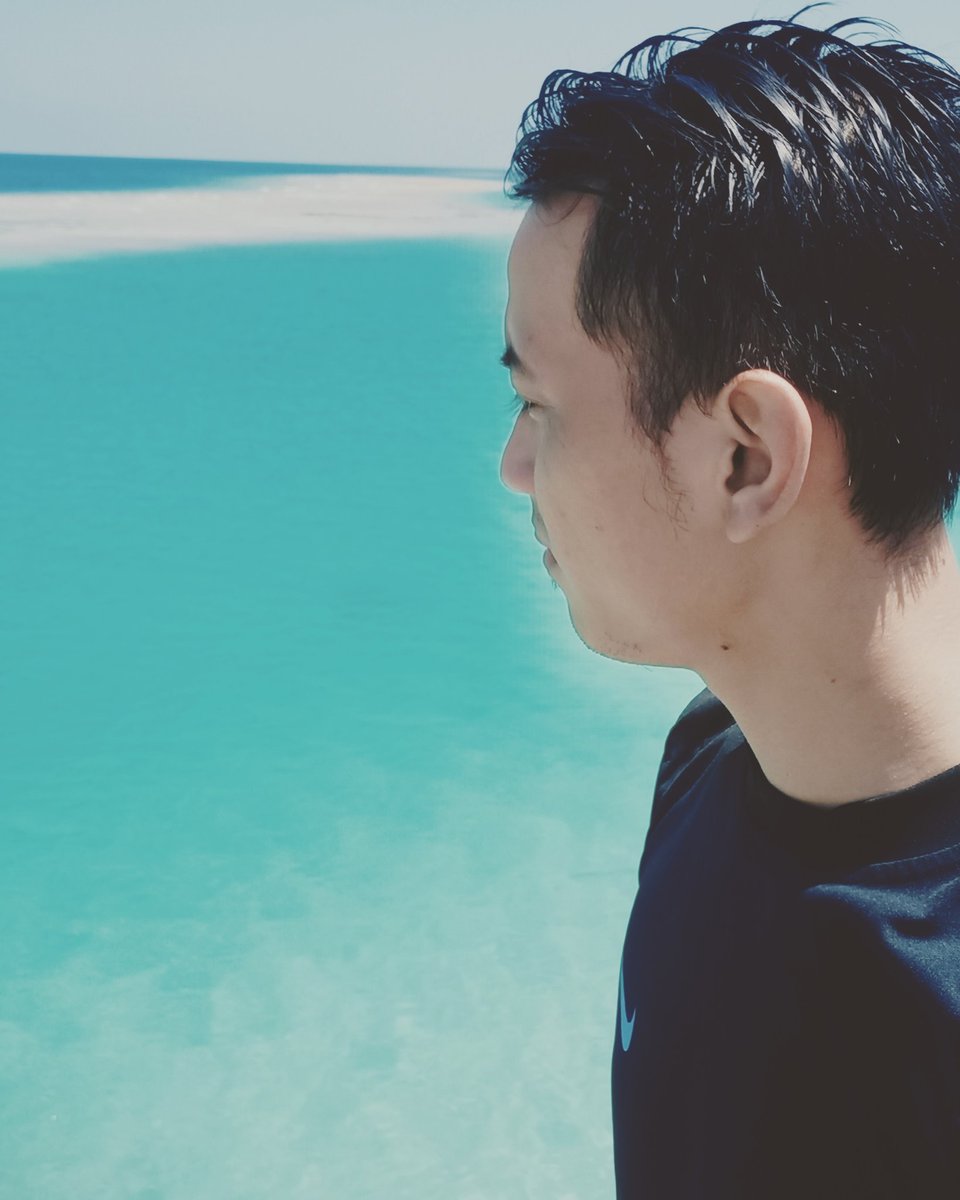 adlhant's tweet photo. Seindah biru mu#DerawanIsland# https://t.co/Q0BNRa8jky