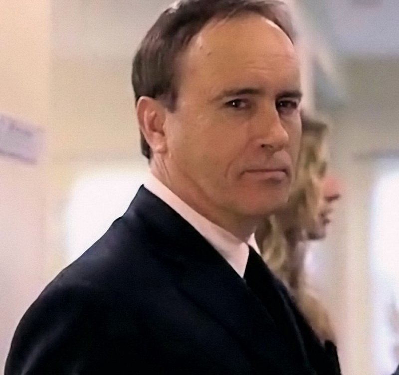 JustEm_78's tweet photo. Favor (2013) Tad Harrison @jeffreycombs 
This is a little big indie thriller. Starting from simple premises (You know the sayin 'A friend helps you move. A good friend helps you move a body'?) goes on mounting tension thanks to the brilliant acting and direction. Jeff in a cameo. https://t.co/H1B0bbLy56