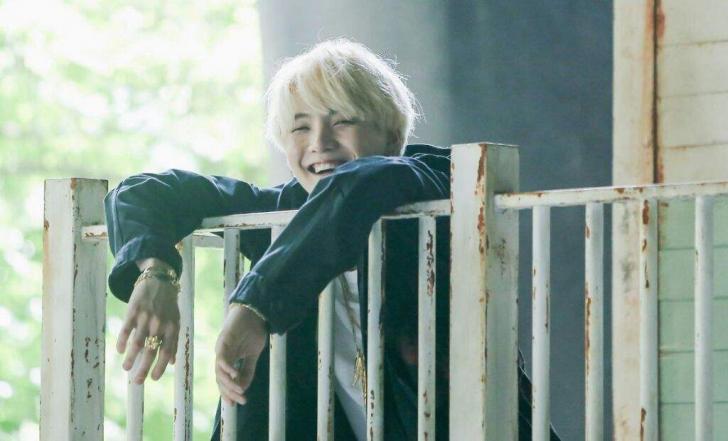 taehyungharder's tweet photo. signs that you should marry him:

1. he's beautiful
2. he's smart
3. he's hardworking
4. he's talented 
5. he's open minded
6. he spits fire
7. he's caring
8. he's lil meow meow
9. he's Agust D
10. he's cute
11. he lives in daegu
12. and yes ofc he's Min Yoongi

#2YearsWithAgustD https://t.co/JGNTSOV5So