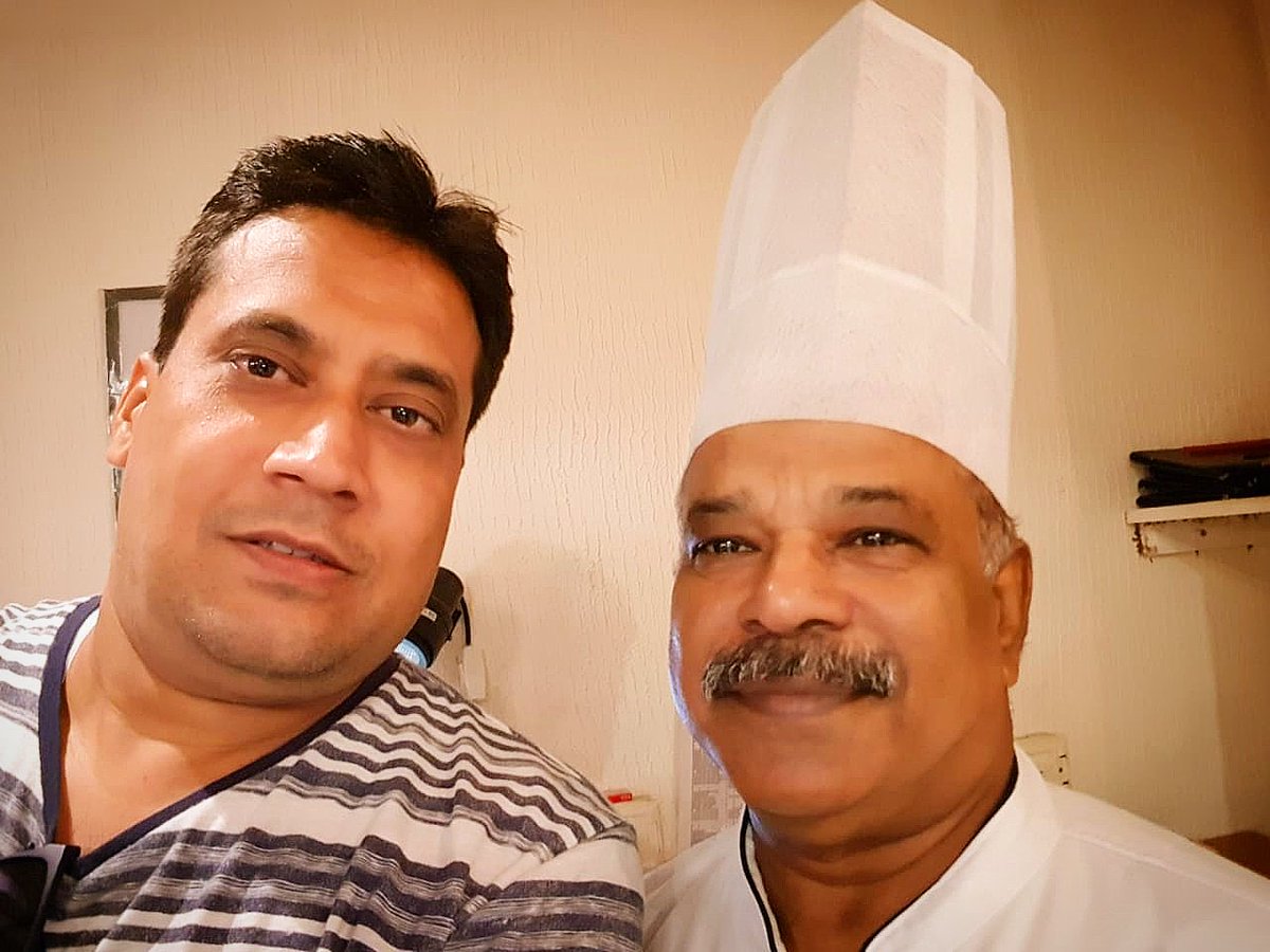 Itz always great to spend time with ppl who inspire you.  With the Hero who creates #magic Chef Bala 
.. @orchidhotels

#Chefsofindia #independenceday #indianchefs #chefslife🔪 #ChefRehman #theorchidhotel #bestchefs 🍹🍔🍗🍤🍛🍘🍙🍢🍣🍥🍪🍳🎂🍧🍎🔪
