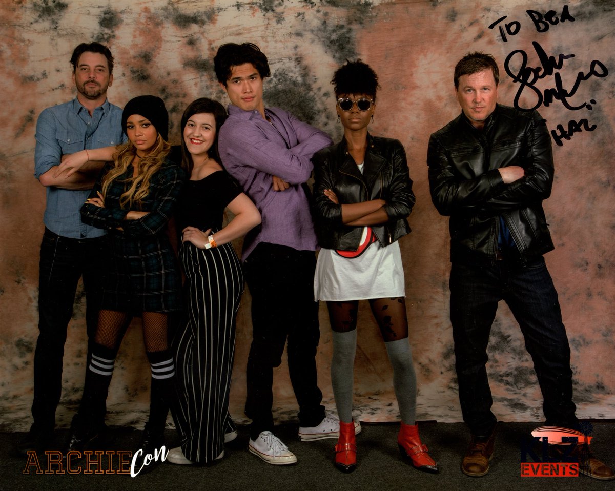 shinebrightvm's tweet photo. can’t believe this all happened three months ago. so glad I got the chance to meet a part of this AWESOME cast! look forward to meeting you again some day! y’all deserve the best! x @VanessaMorgan @iamamurray @LochlynMunro #SkeetUlrich #CharlesMelton #ArchieCon #riverdale https://t.co/K1tw5gaL7n