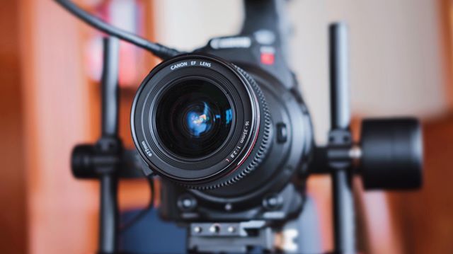 StudioDisarm's tweet image. Balancing the week like this Gimbal flying a @canonusa C200B. Great system for doing gimbal work. ift.tt/2BdSAoL